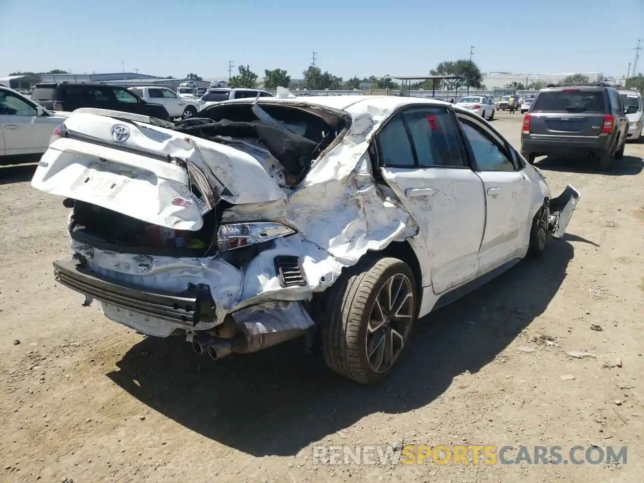 4 Photograph of a damaged car 5YFS4RCE6LP027609 TOYOTA COROLLA 2020