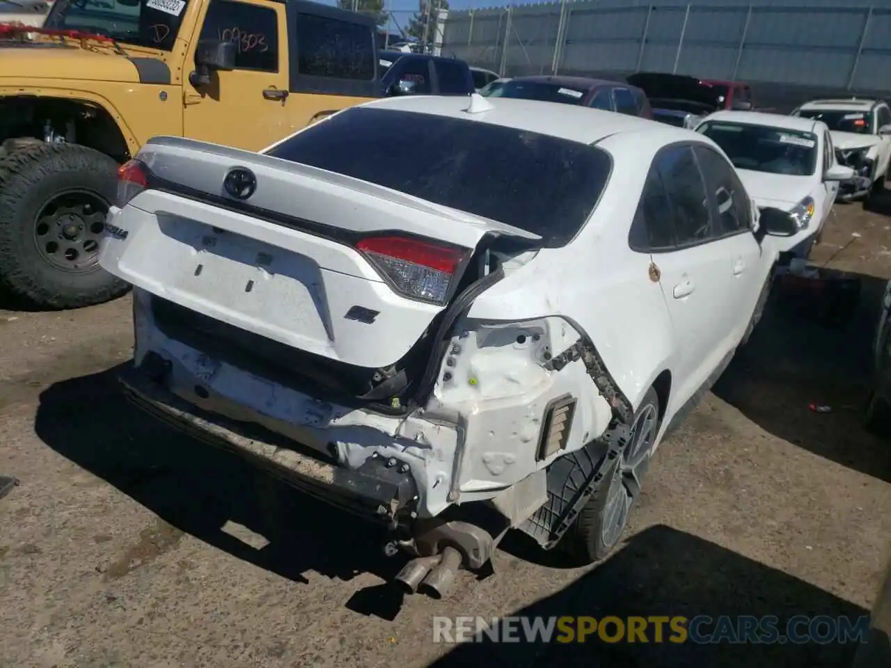 4 Photograph of a damaged car 5YFS4RCE6LP029652 TOYOTA COROLLA 2020