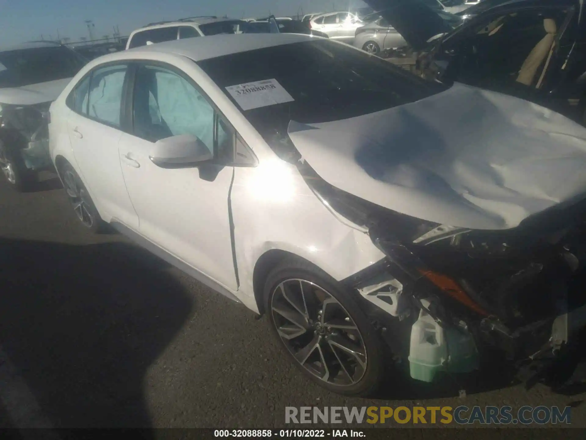 1 Photograph of a damaged car 5YFS4RCE6LP030011 TOYOTA COROLLA 2020