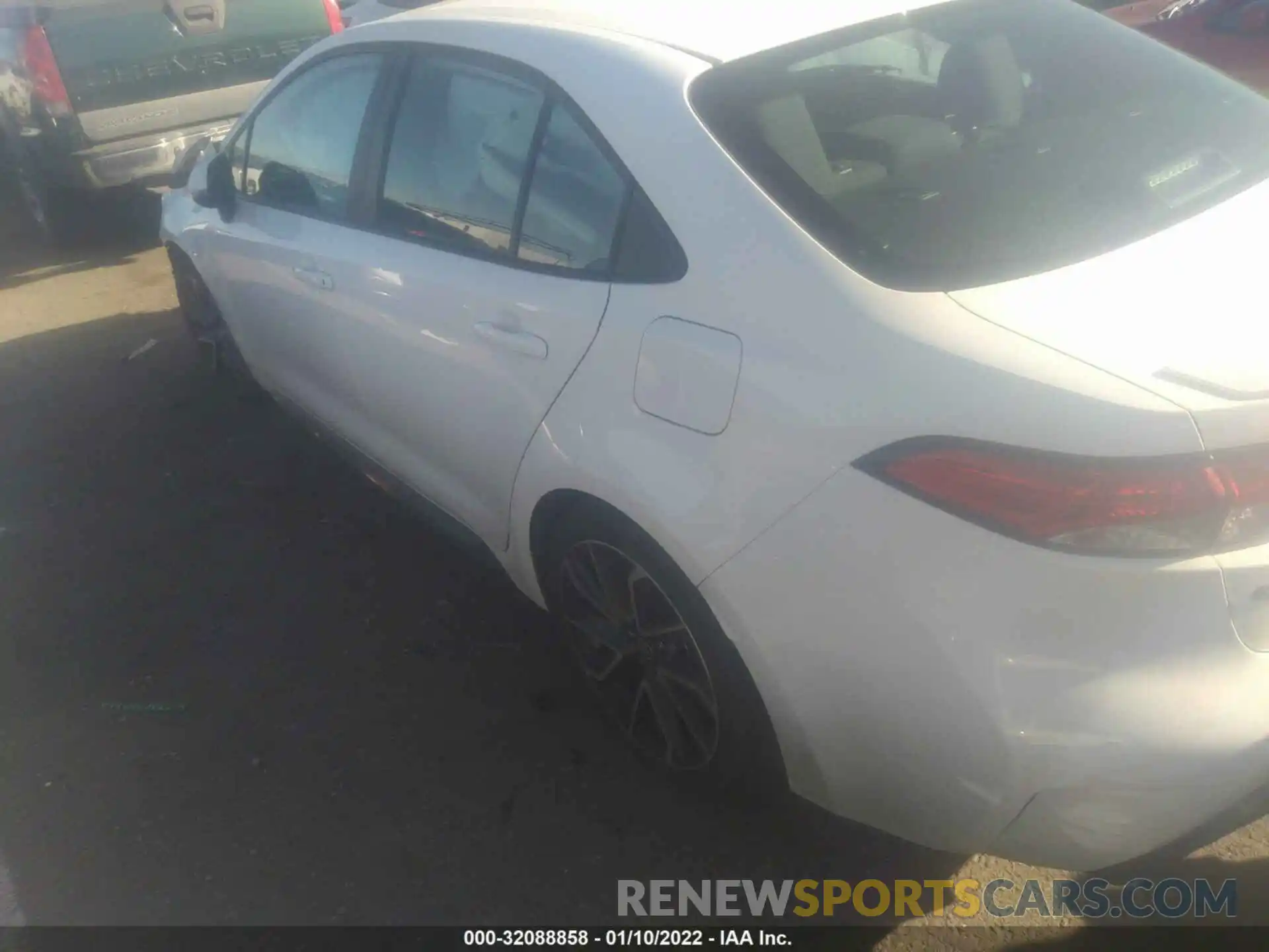 3 Photograph of a damaged car 5YFS4RCE6LP030011 TOYOTA COROLLA 2020