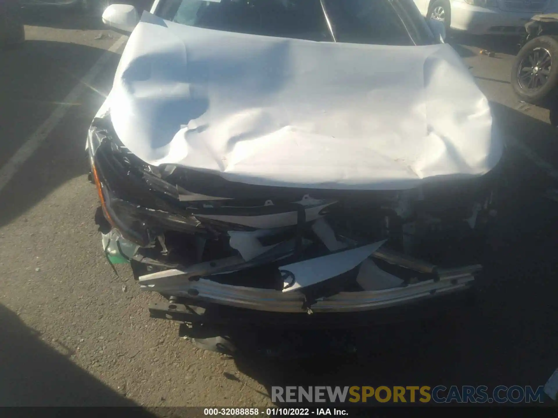 6 Photograph of a damaged car 5YFS4RCE6LP030011 TOYOTA COROLLA 2020