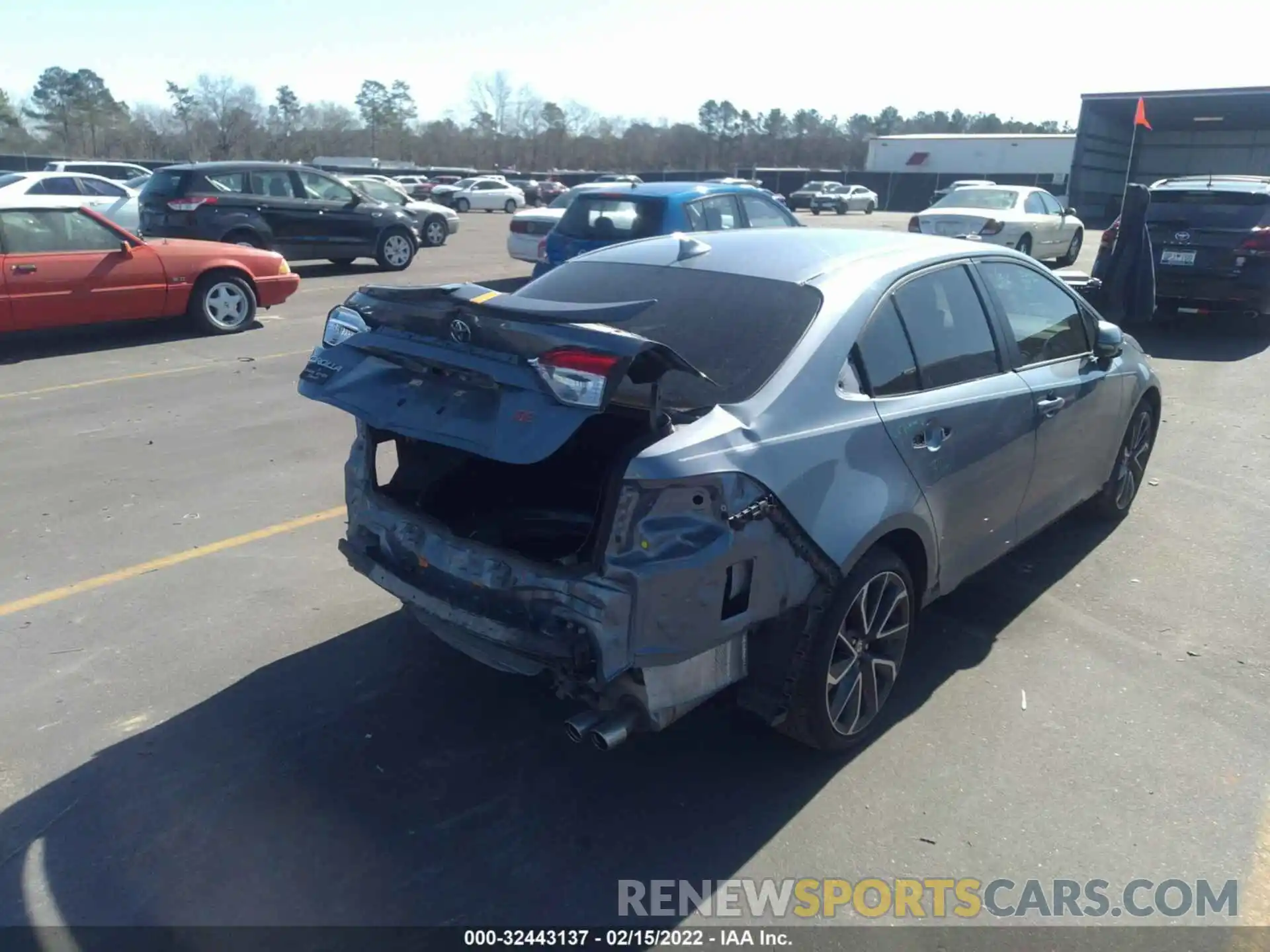 4 Photograph of a damaged car 5YFS4RCE6LP031921 TOYOTA COROLLA 2020