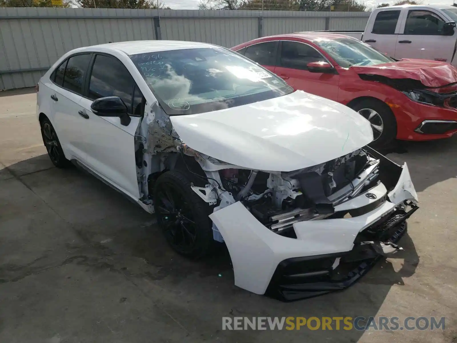 1 Photograph of a damaged car 5YFS4RCE6LP033507 TOYOTA COROLLA 2020