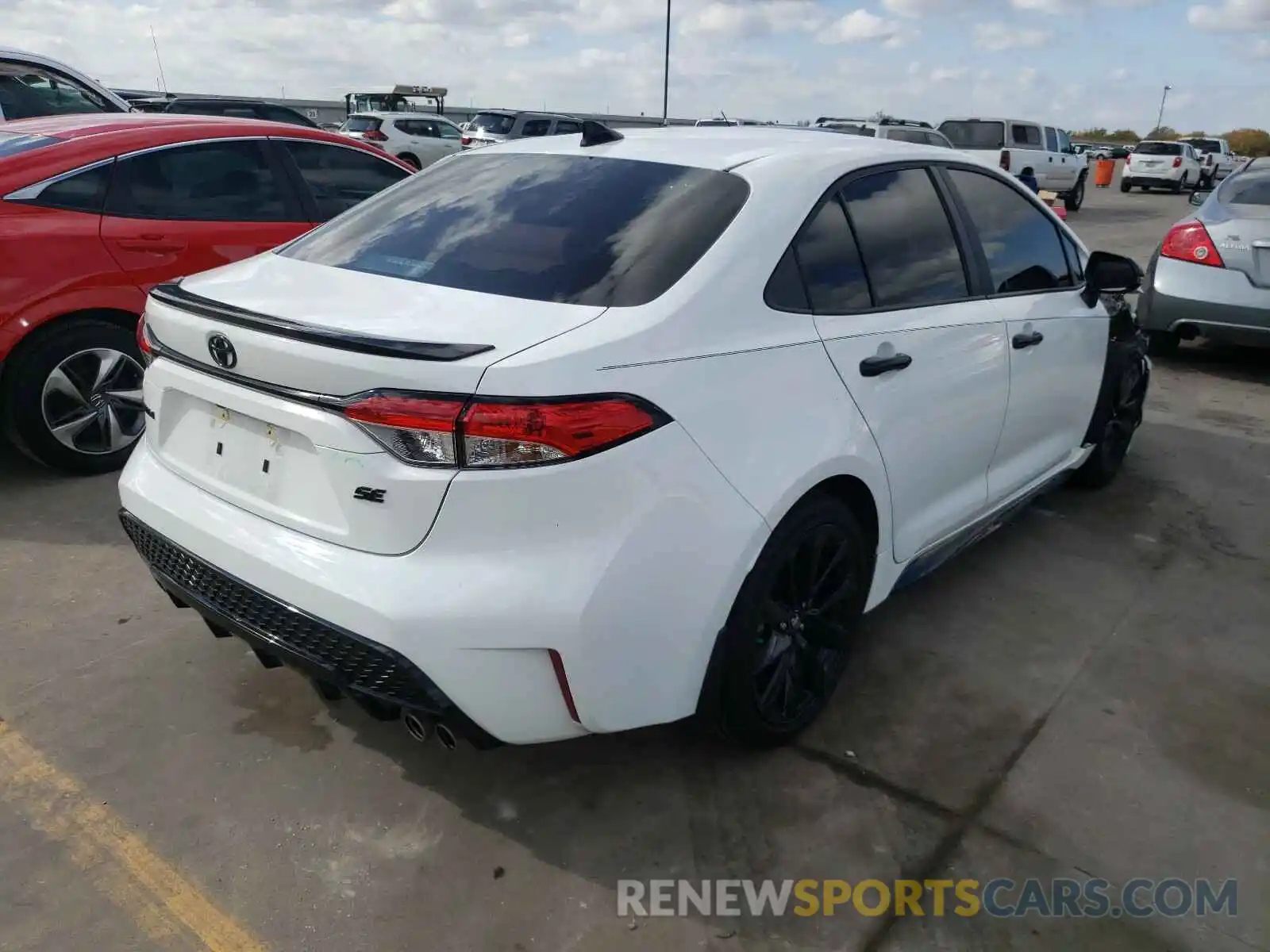 4 Photograph of a damaged car 5YFS4RCE6LP033507 TOYOTA COROLLA 2020