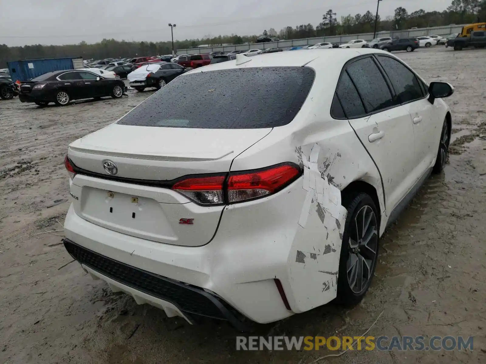 4 Photograph of a damaged car 5YFS4RCE6LP033801 TOYOTA COROLLA 2020