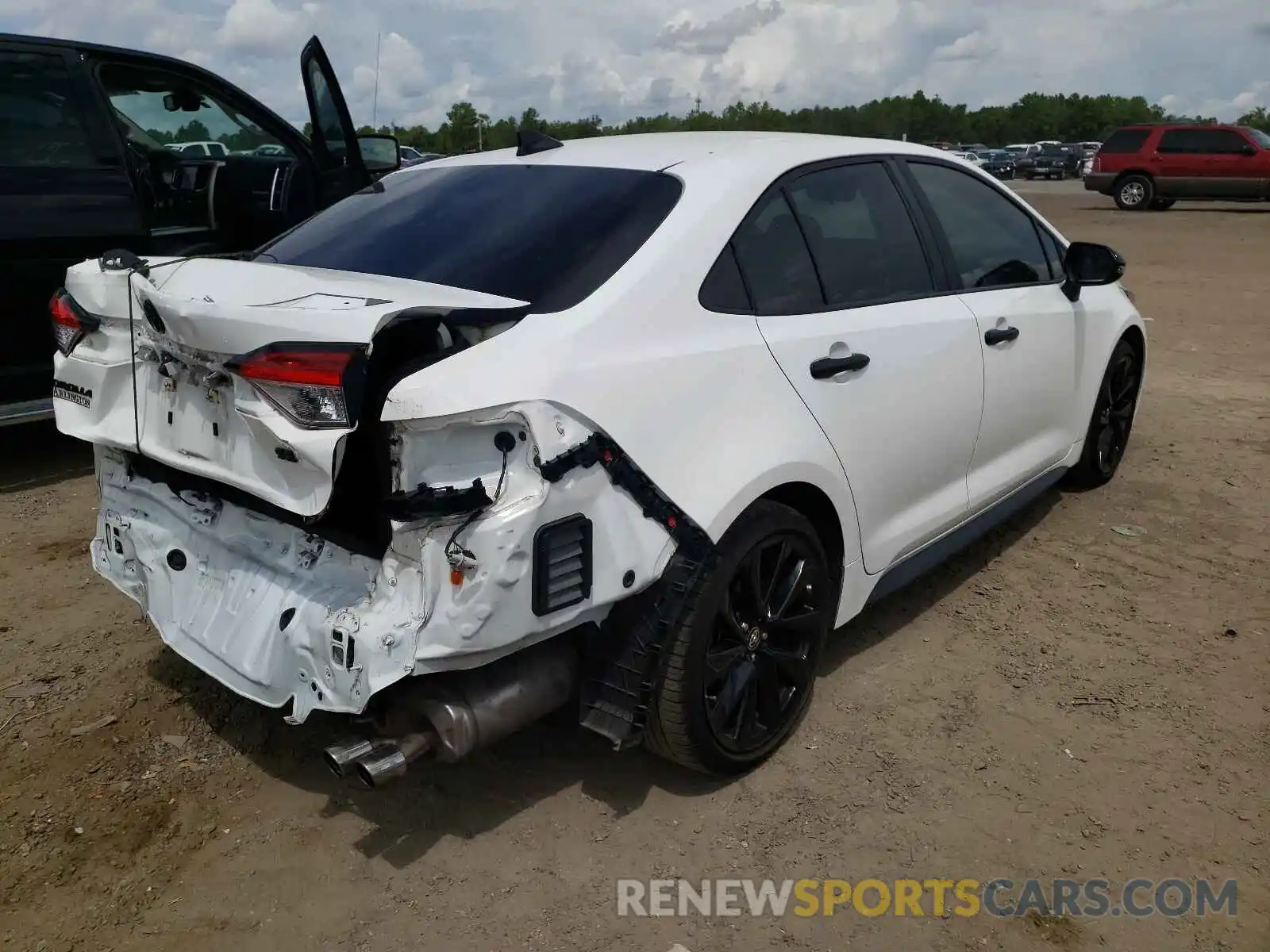 4 Photograph of a damaged car 5YFS4RCE6LP034088 TOYOTA COROLLA 2020