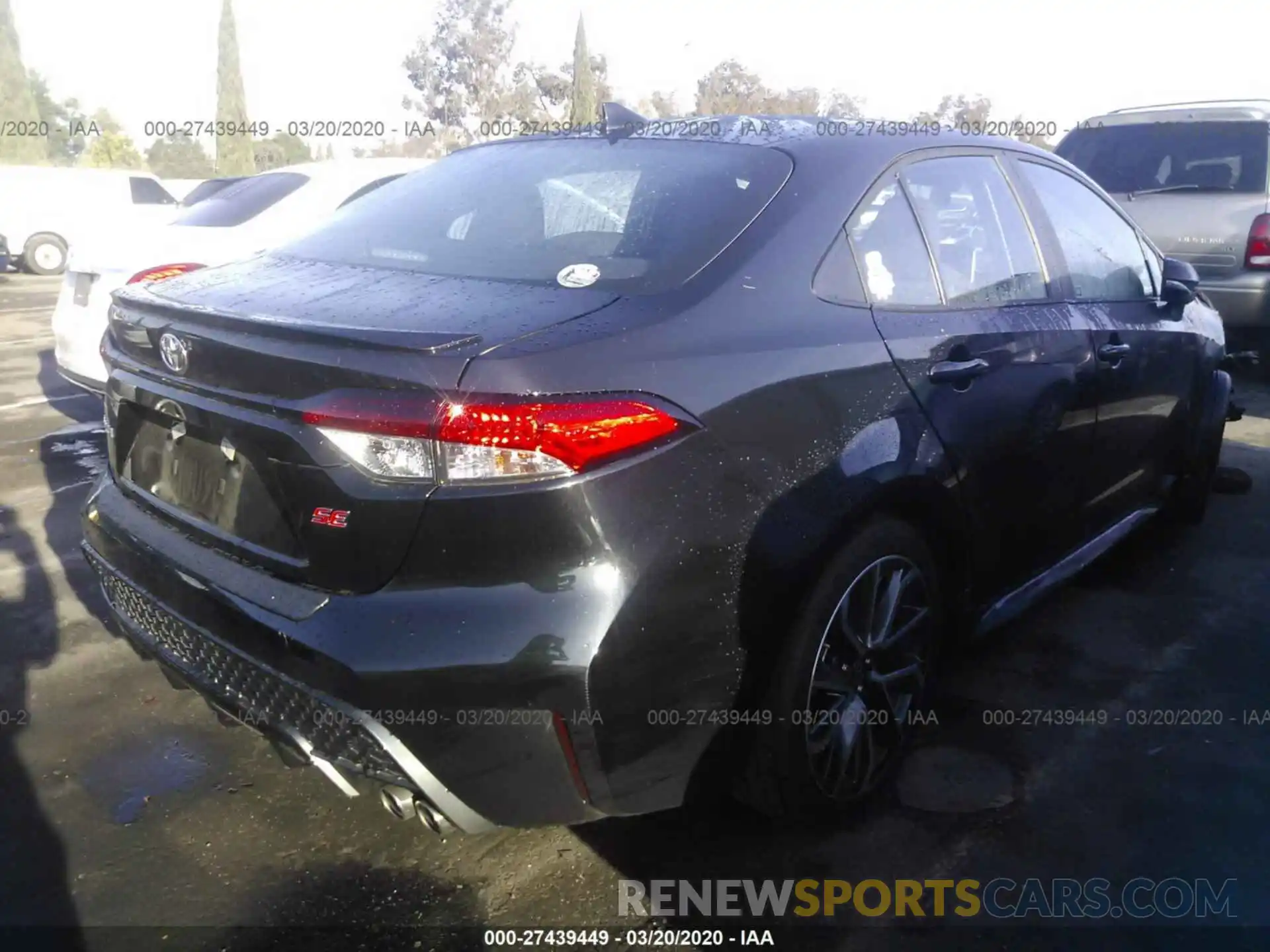 4 Photograph of a damaged car 5YFS4RCE6LP035080 TOYOTA COROLLA 2020