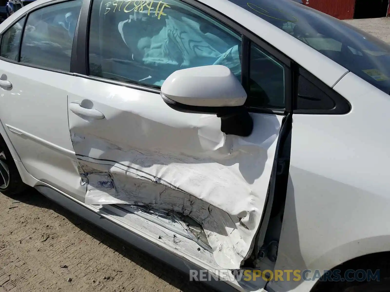 9 Photograph of a damaged car 5YFS4RCE6LP035631 TOYOTA COROLLA 2020