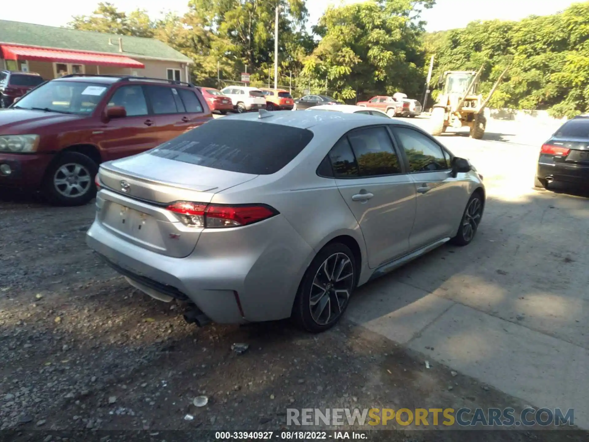 4 Photograph of a damaged car 5YFS4RCE6LP036360 TOYOTA COROLLA 2020