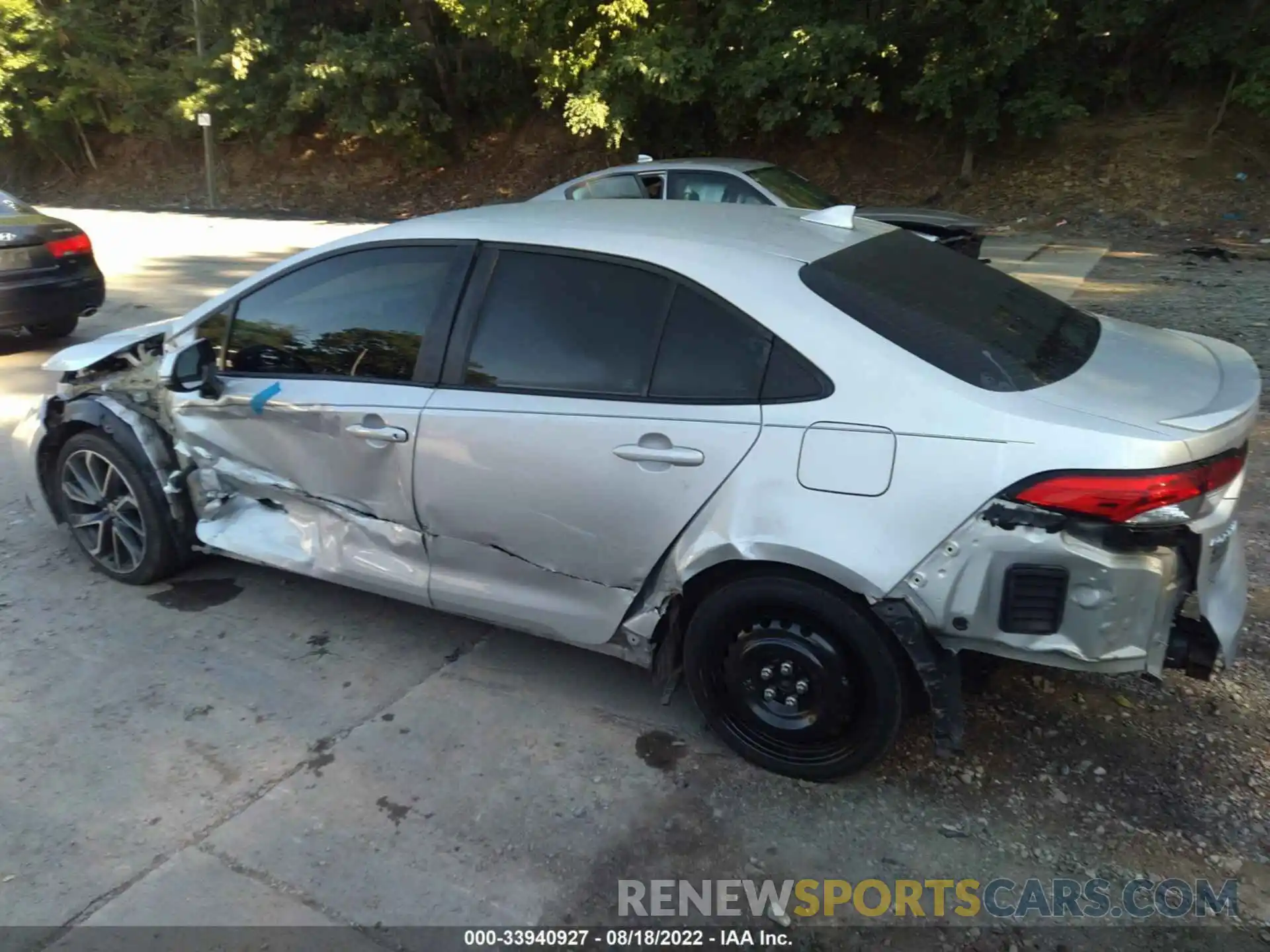 6 Photograph of a damaged car 5YFS4RCE6LP036360 TOYOTA COROLLA 2020