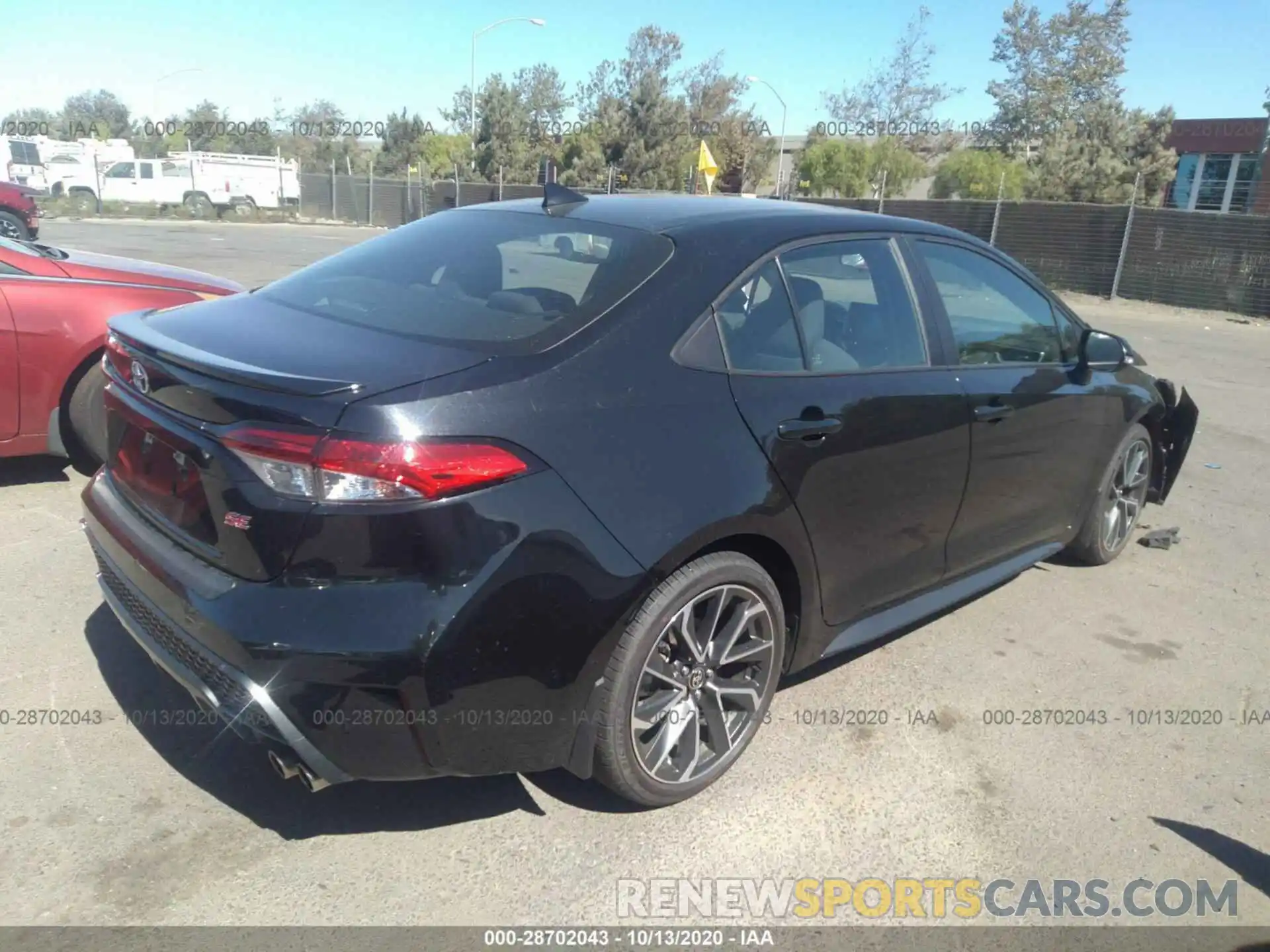 4 Photograph of a damaged car 5YFS4RCE6LP037119 TOYOTA COROLLA 2020