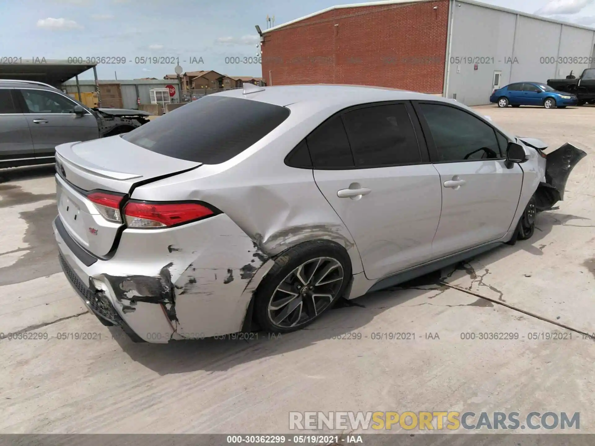 4 Photograph of a damaged car 5YFS4RCE6LP039050 TOYOTA COROLLA 2020