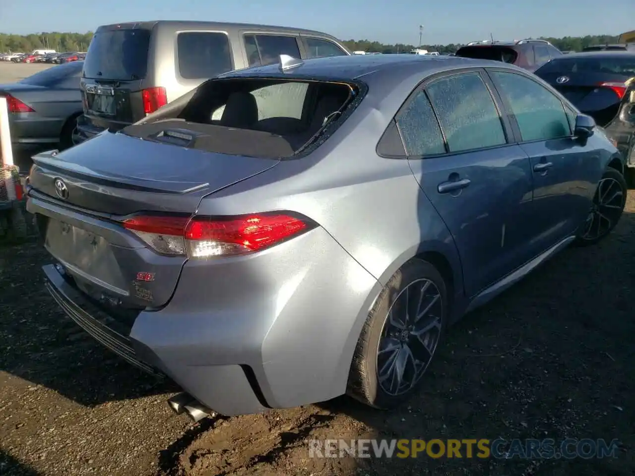 4 Photograph of a damaged car 5YFS4RCE6LP039744 TOYOTA COROLLA 2020