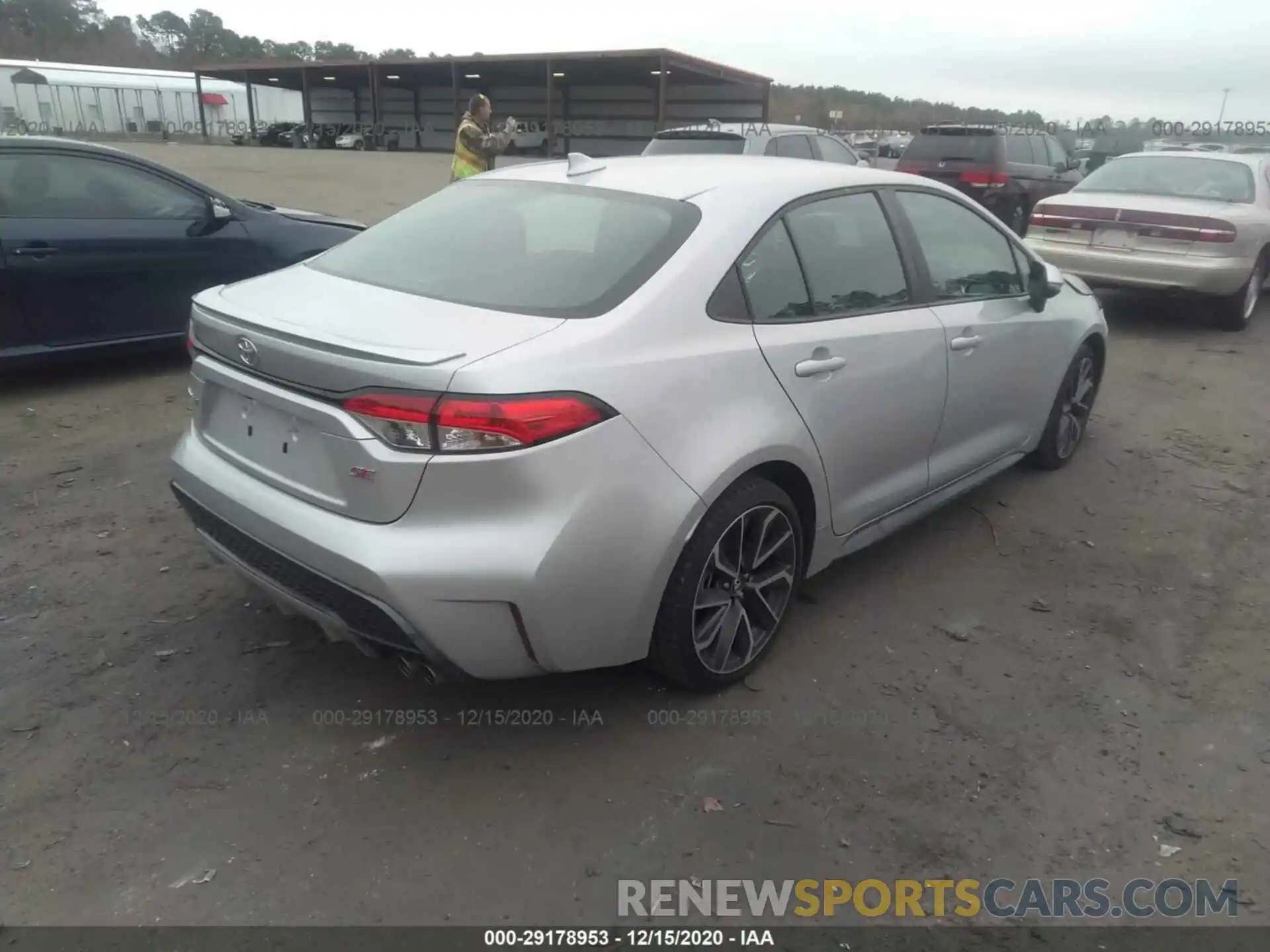 4 Photograph of a damaged car 5YFS4RCE6LP042773 TOYOTA COROLLA 2020