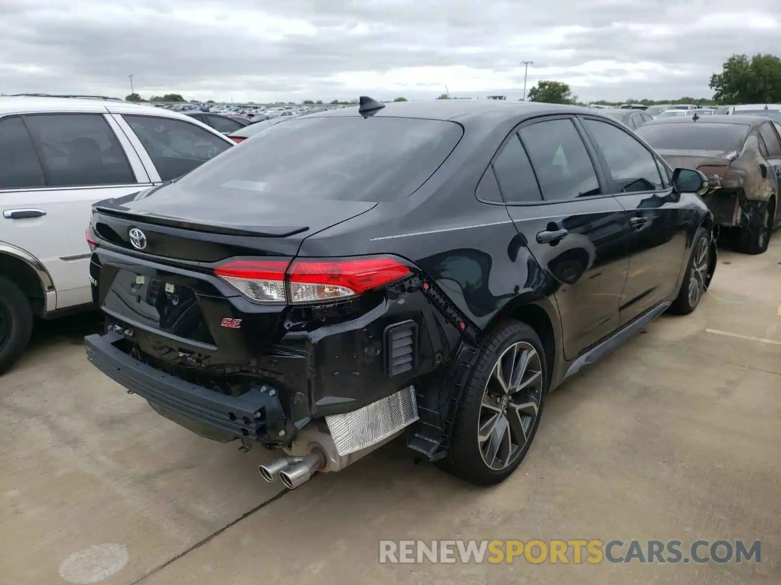 4 Photograph of a damaged car 5YFS4RCE6LP043275 TOYOTA COROLLA 2020