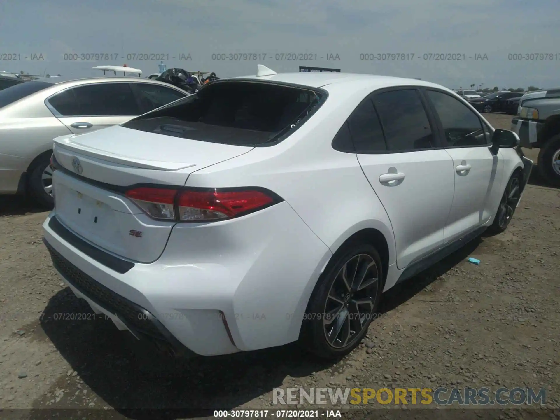 4 Photograph of a damaged car 5YFS4RCE6LP045270 TOYOTA COROLLA 2020