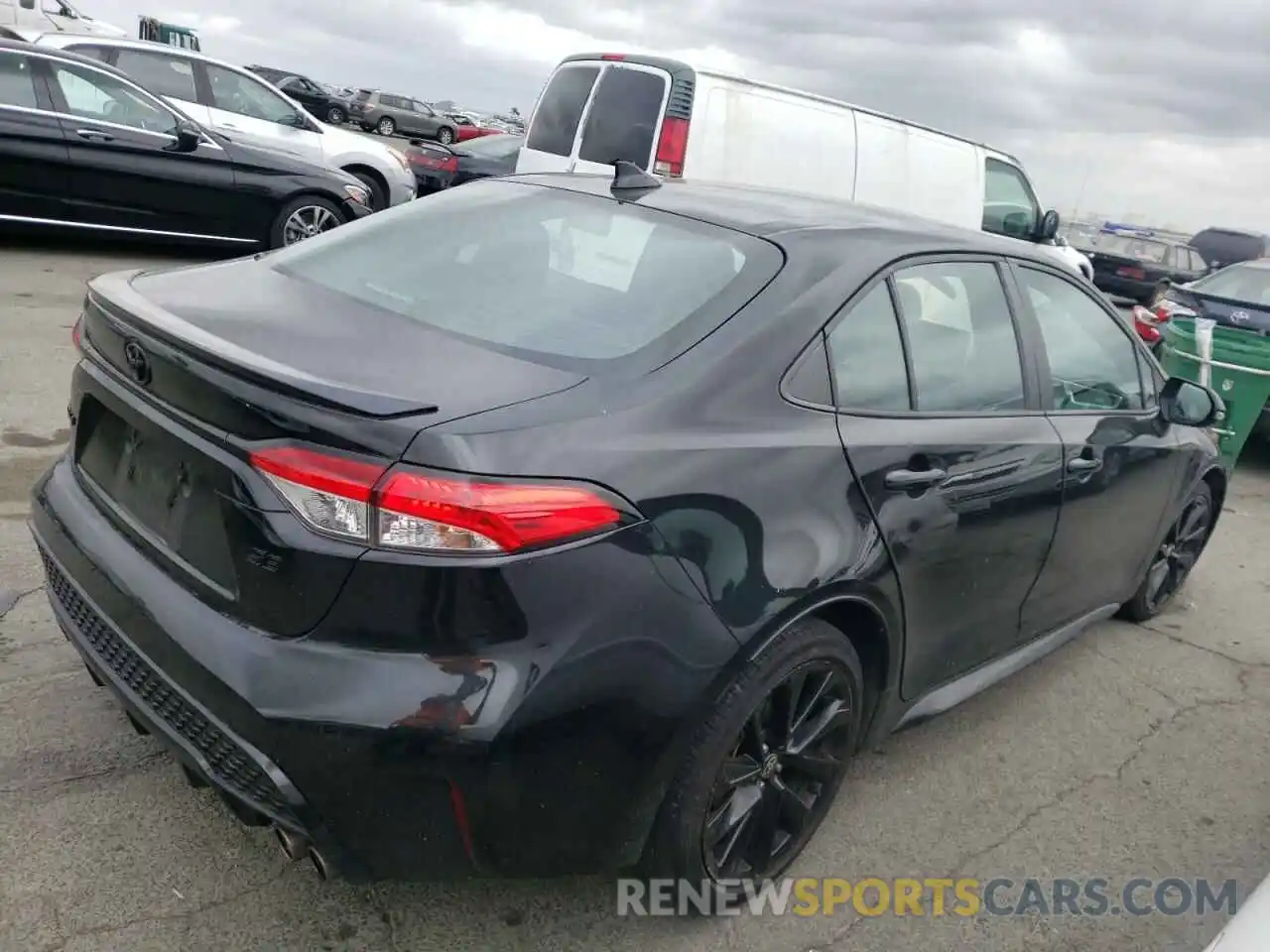 4 Photograph of a damaged car 5YFS4RCE6LP045320 TOYOTA COROLLA 2020