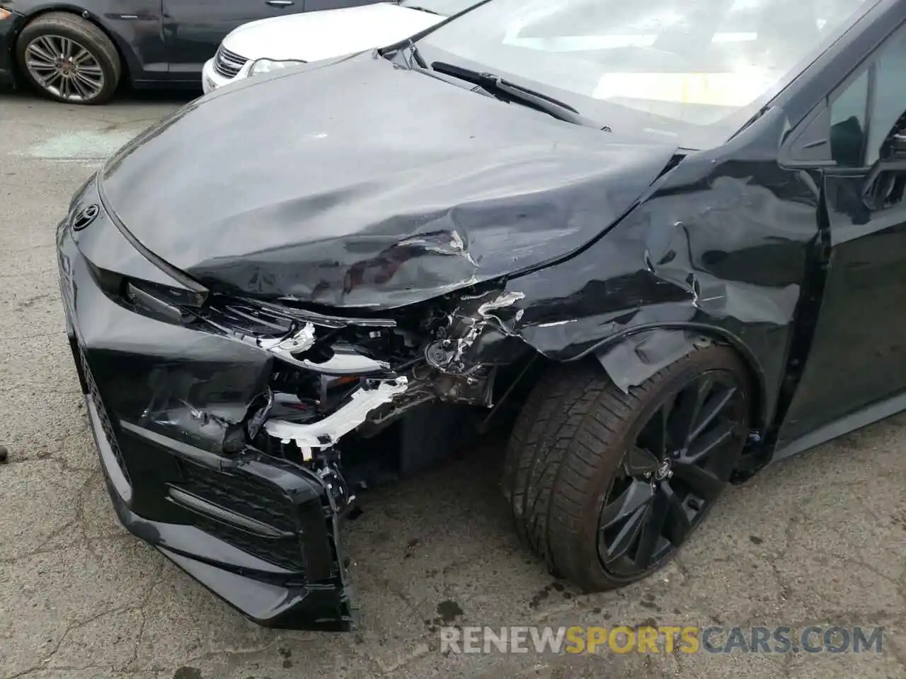 9 Photograph of a damaged car 5YFS4RCE6LP045320 TOYOTA COROLLA 2020