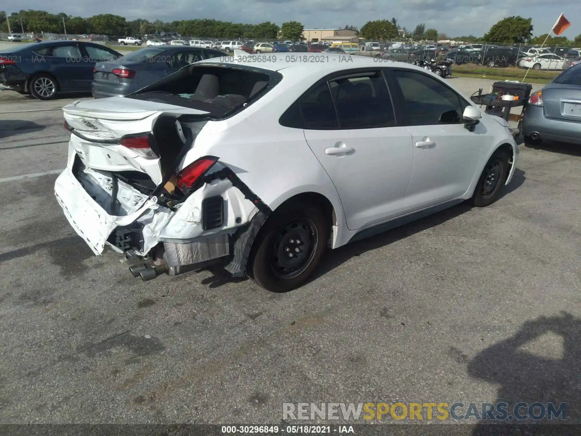 4 Photograph of a damaged car 5YFS4RCE6LP046046 TOYOTA COROLLA 2020