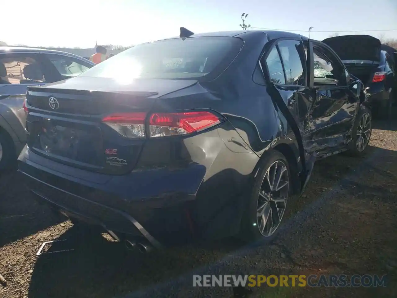 4 Photograph of a damaged car 5YFS4RCE6LP046645 TOYOTA COROLLA 2020