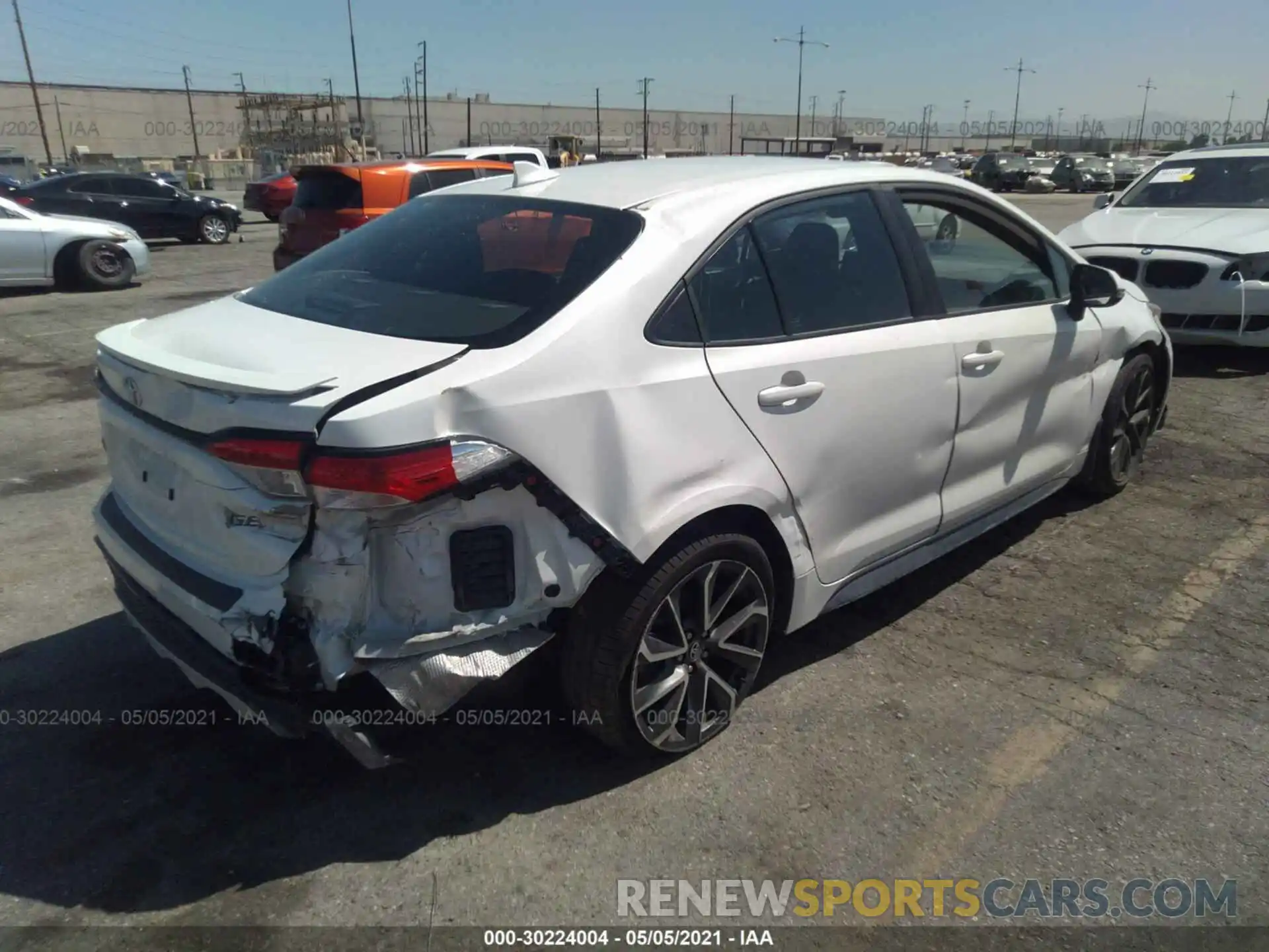 4 Photograph of a damaged car 5YFS4RCE6LP047763 TOYOTA COROLLA 2020