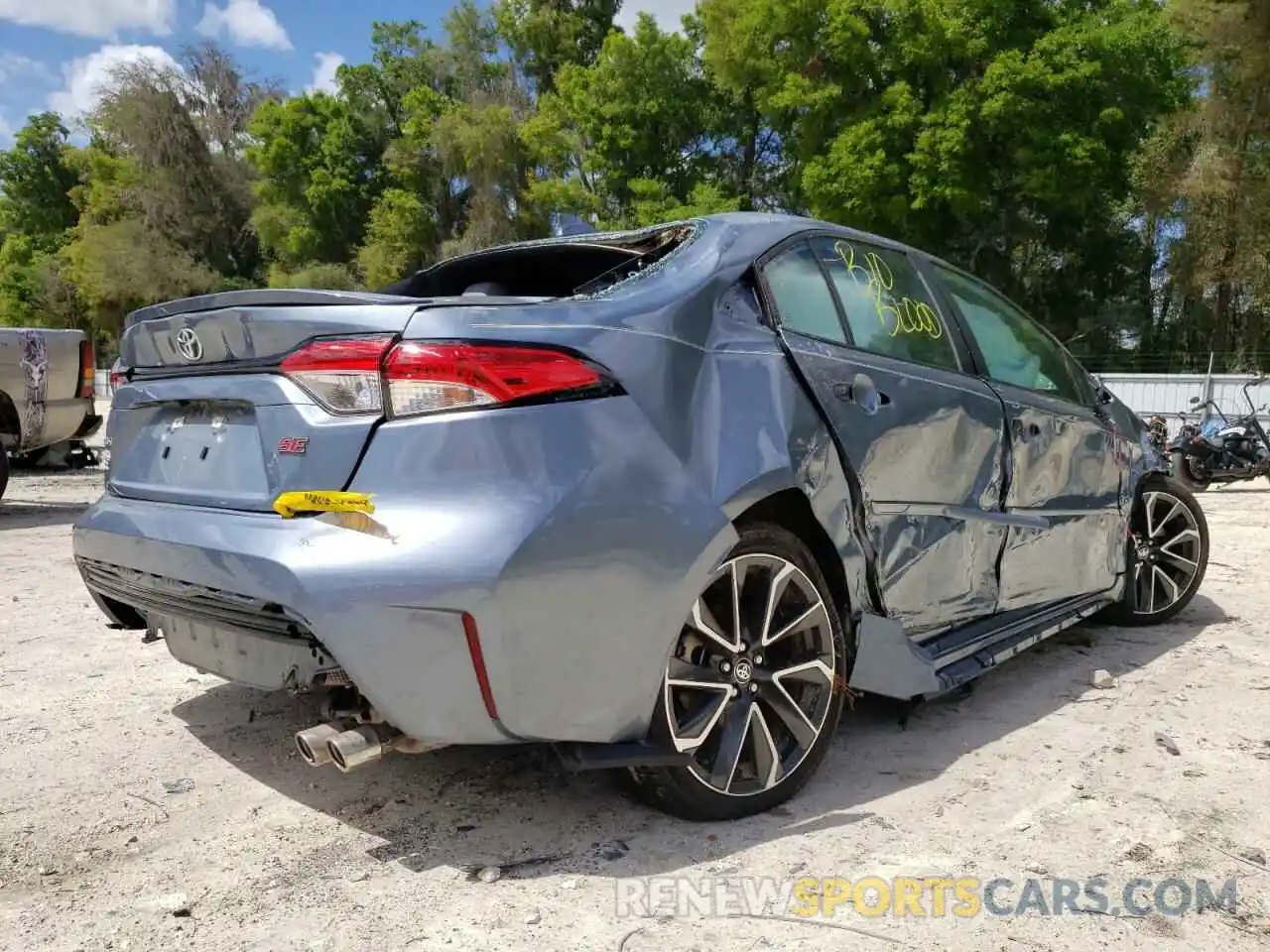 4 Photograph of a damaged car 5YFS4RCE6LP048816 TOYOTA COROLLA 2020