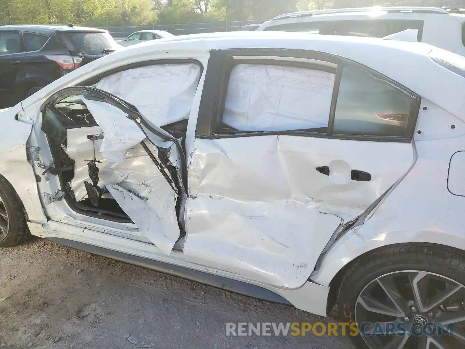 9 Photograph of a damaged car 5YFS4RCE6LP049125 TOYOTA COROLLA 2020