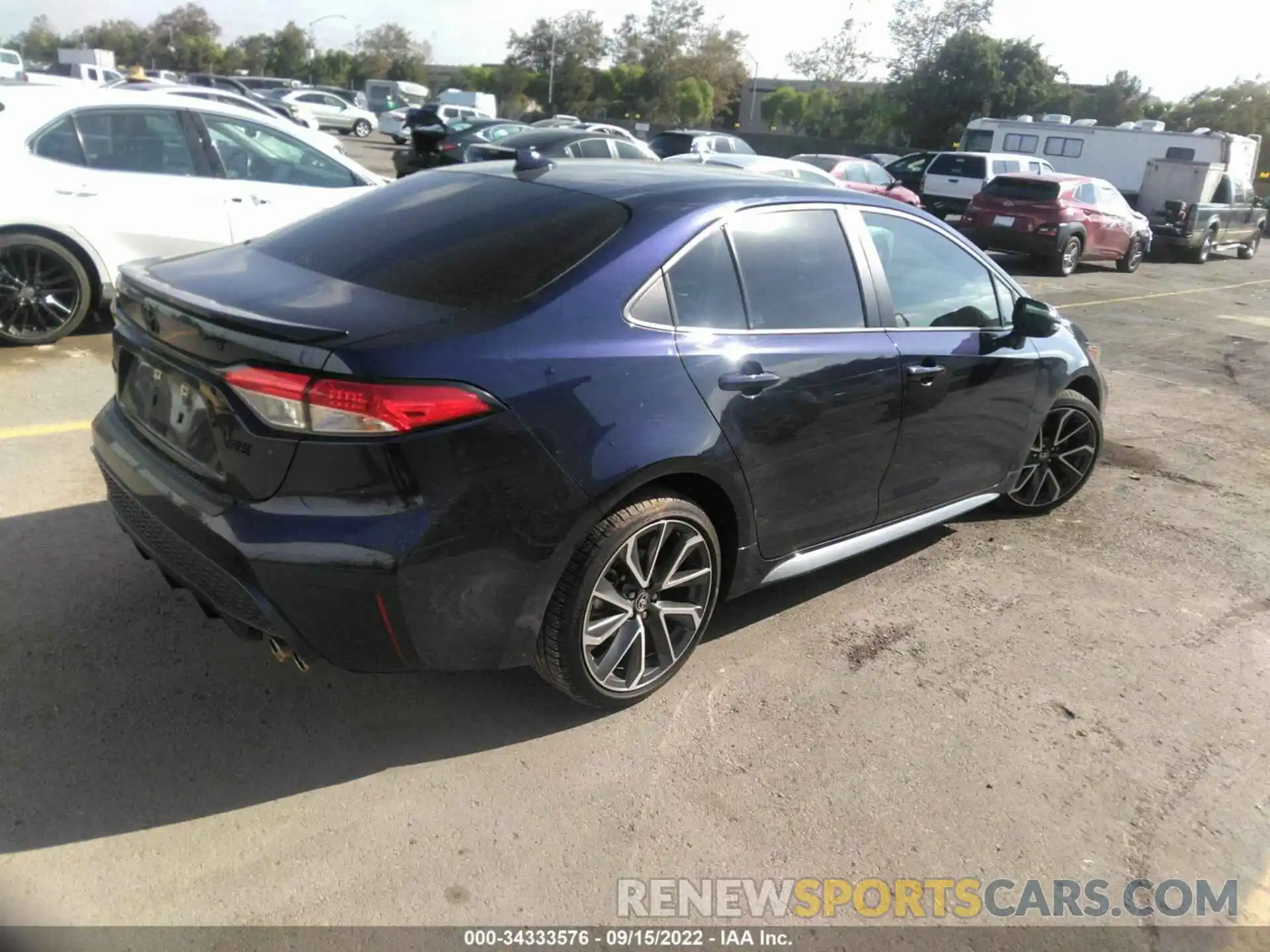 4 Photograph of a damaged car 5YFS4RCE6LP050520 TOYOTA COROLLA 2020