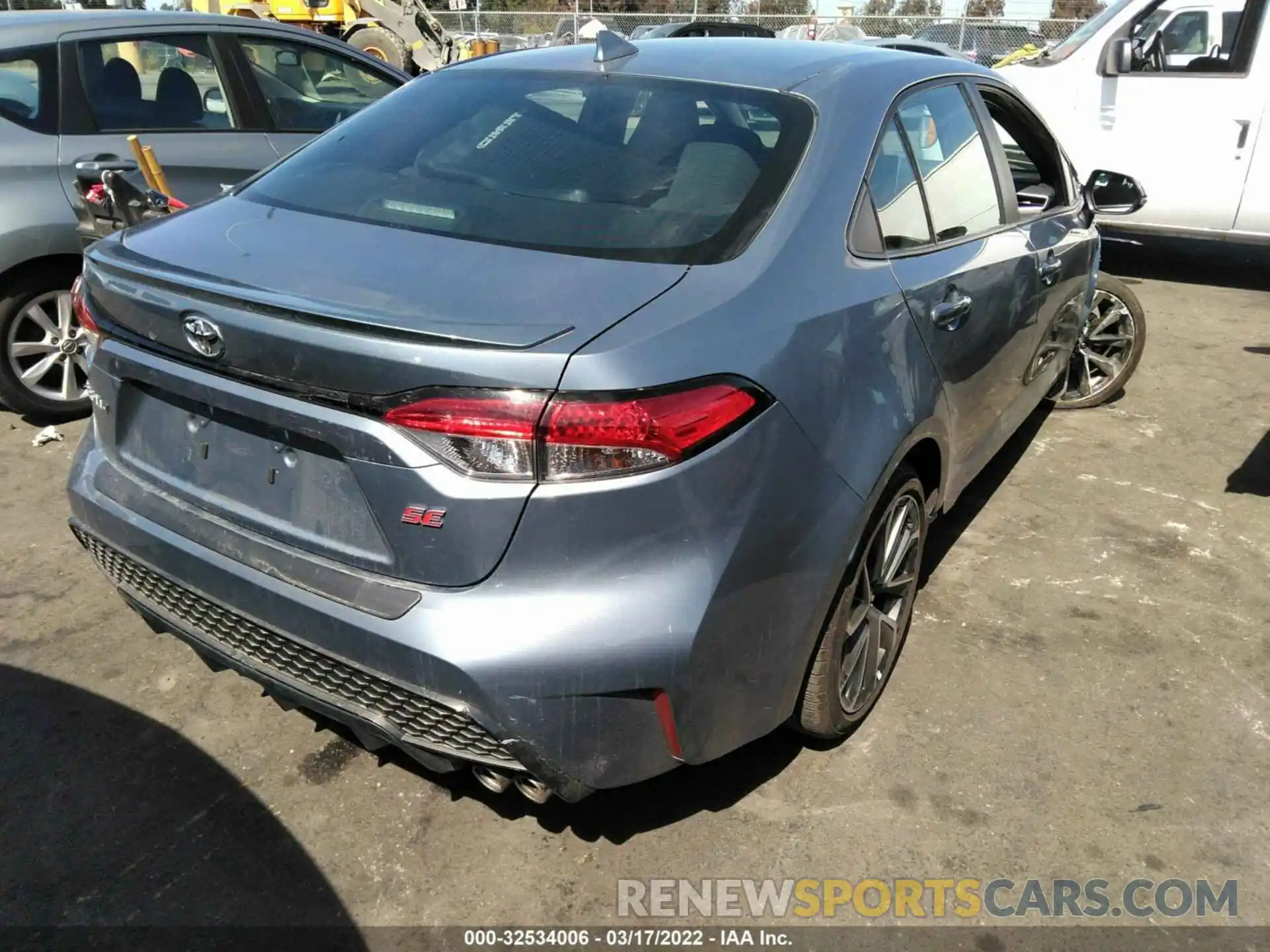 4 Photograph of a damaged car 5YFS4RCE6LP051120 TOYOTA COROLLA 2020