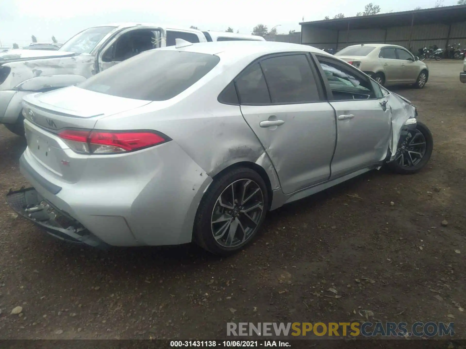 4 Photograph of a damaged car 5YFS4RCE6LP051361 TOYOTA COROLLA 2020