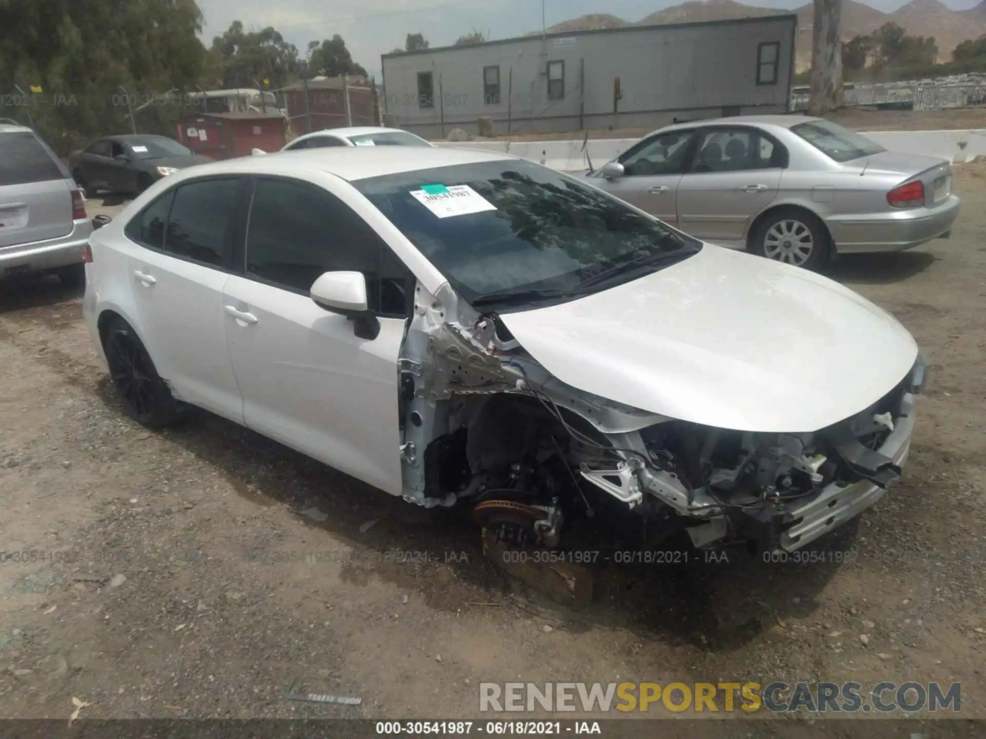 1 Photograph of a damaged car 5YFS4RCE6LP051991 TOYOTA COROLLA 2020