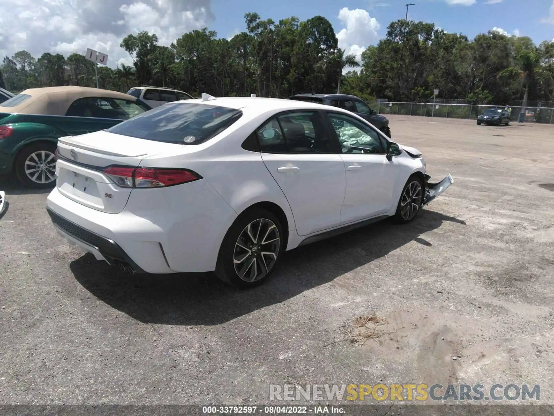 4 Photograph of a damaged car 5YFS4RCE6LP052395 TOYOTA COROLLA 2020