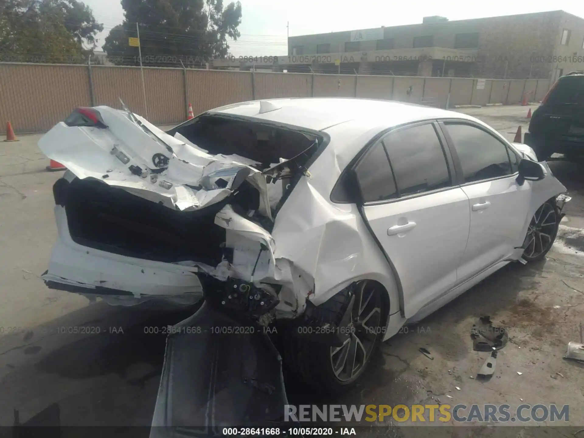 4 Photograph of a damaged car 5YFS4RCE6LP053630 TOYOTA COROLLA 2020