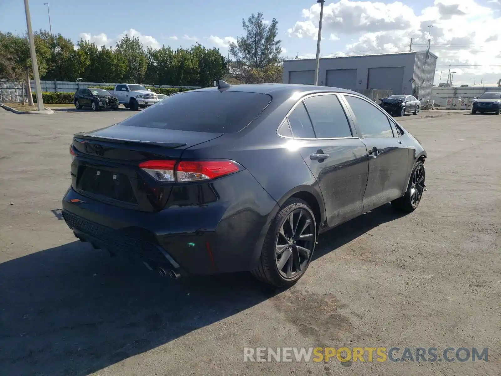 4 Photograph of a damaged car 5YFS4RCE6LP055152 TOYOTA COROLLA 2020