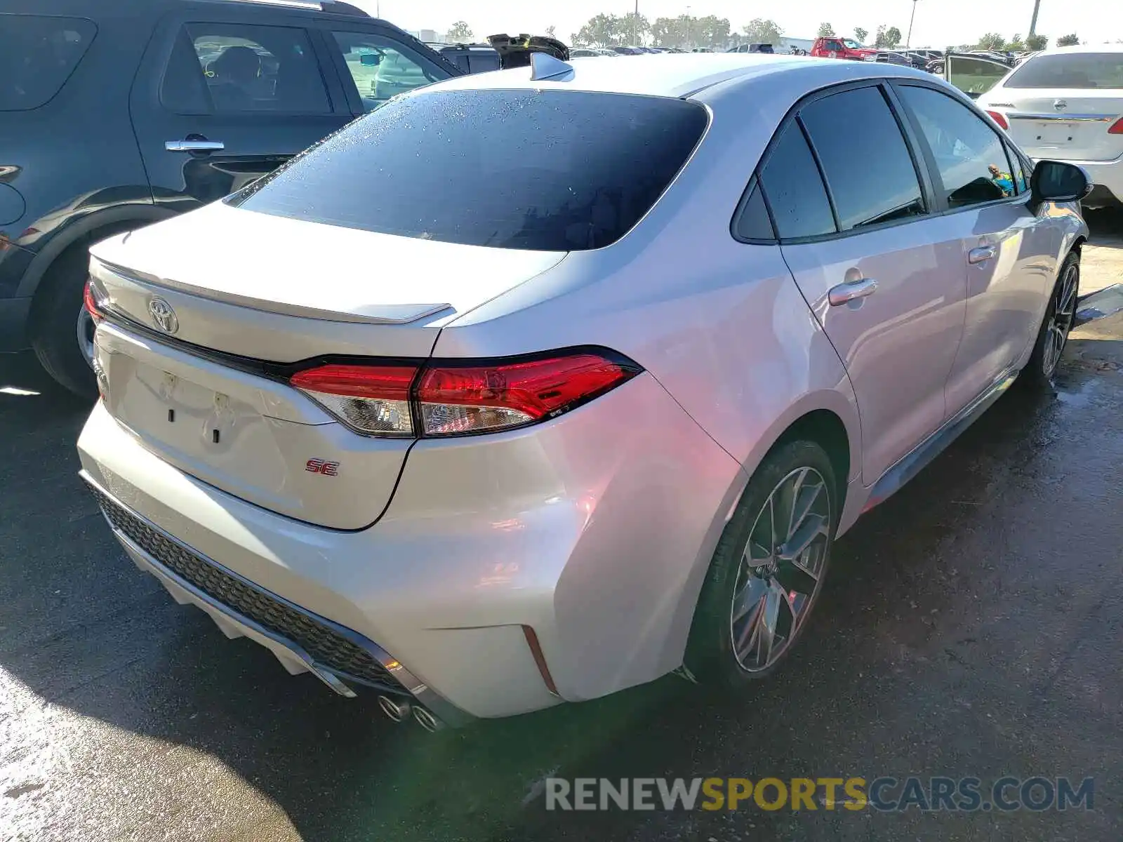 4 Photograph of a damaged car 5YFS4RCE6LP056401 TOYOTA COROLLA 2020