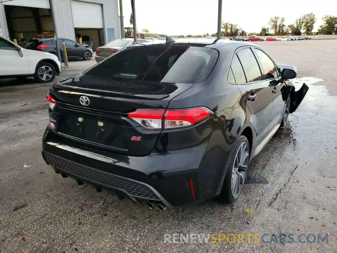 4 Photograph of a damaged car 5YFS4RCE7LP008325 TOYOTA COROLLA 2020