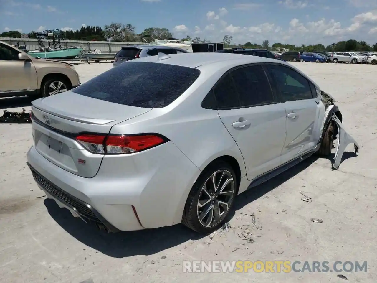 4 Photograph of a damaged car 5YFS4RCE7LP009488 TOYOTA COROLLA 2020