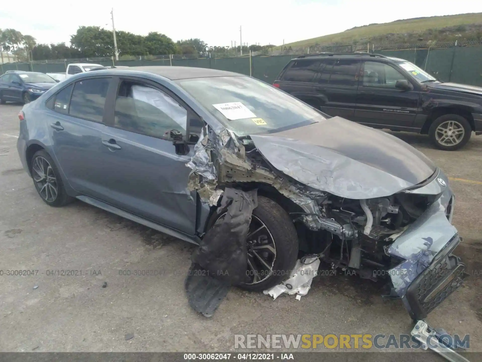 1 Photograph of a damaged car 5YFS4RCE7LP009894 TOYOTA COROLLA 2020