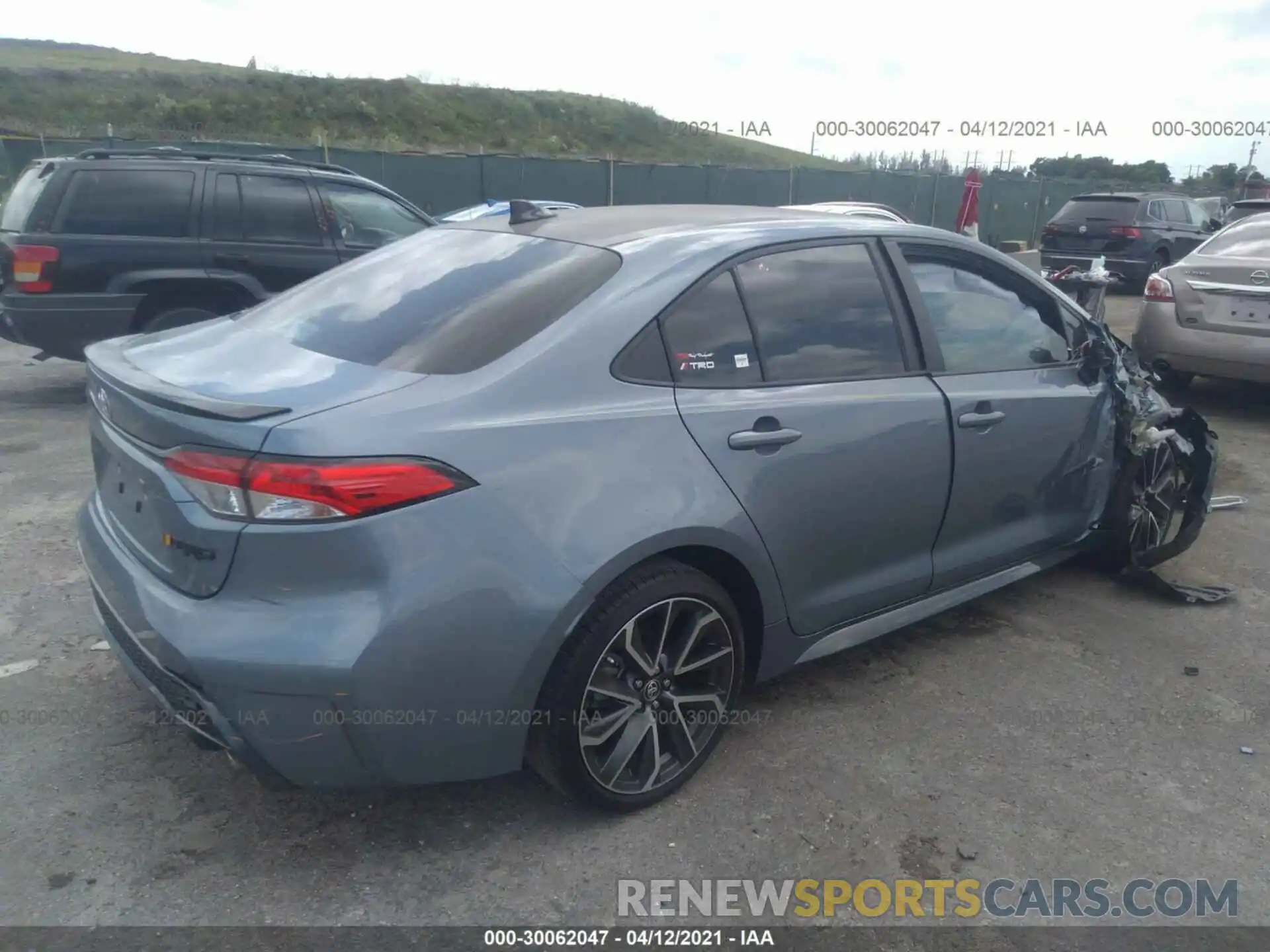 4 Photograph of a damaged car 5YFS4RCE7LP009894 TOYOTA COROLLA 2020