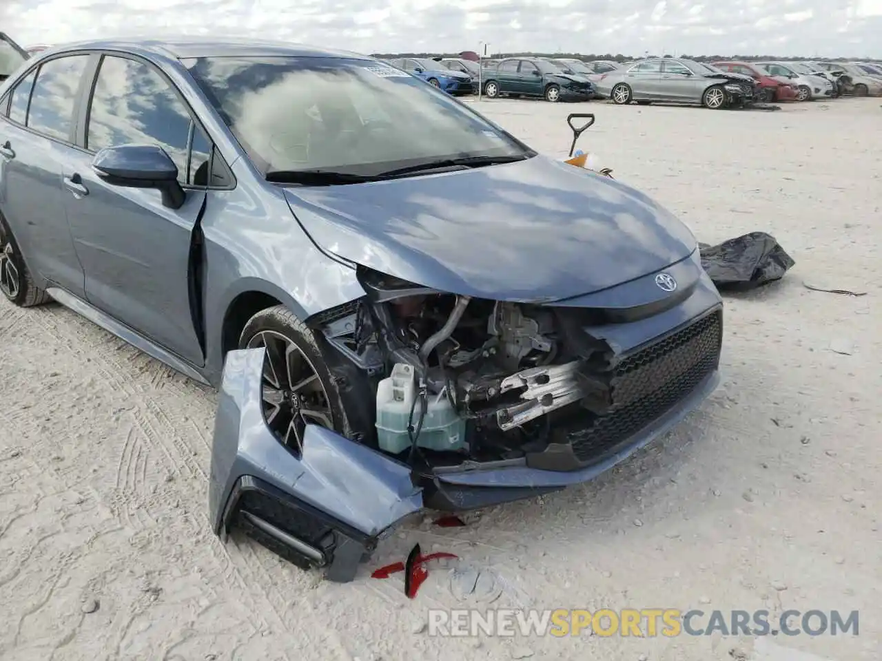 9 Photograph of a damaged car 5YFS4RCE7LP015372 TOYOTA COROLLA 2020