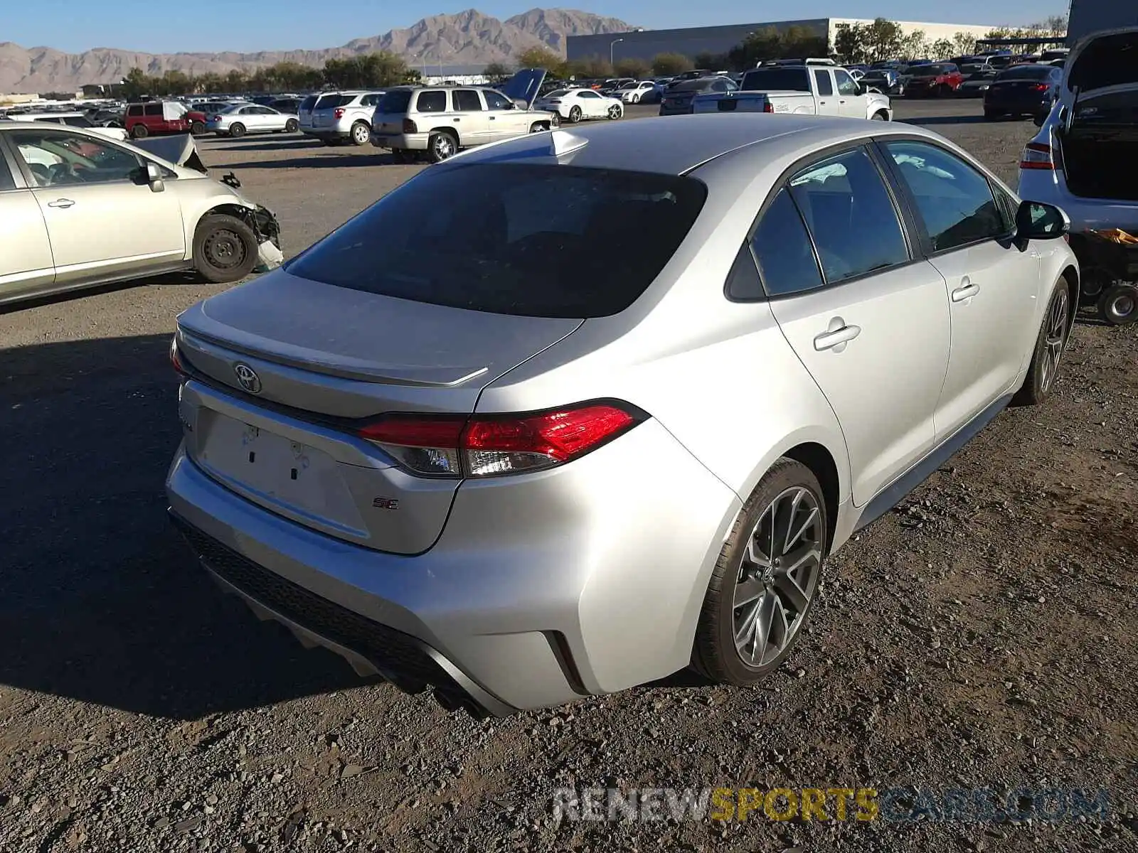 4 Photograph of a damaged car 5YFS4RCE7LP015680 TOYOTA COROLLA 2020