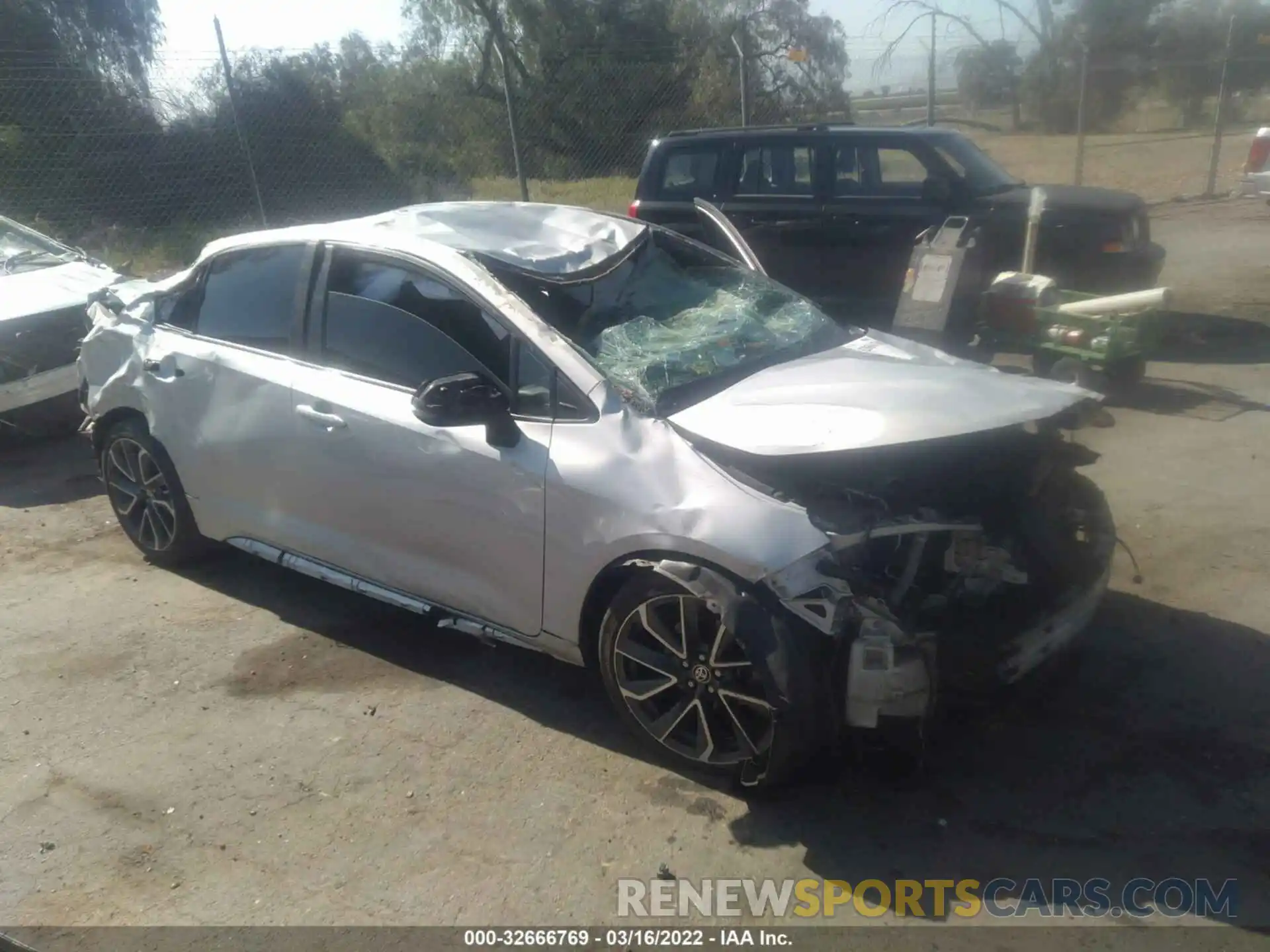 1 Photograph of a damaged car 5YFS4RCE7LP015839 TOYOTA COROLLA 2020