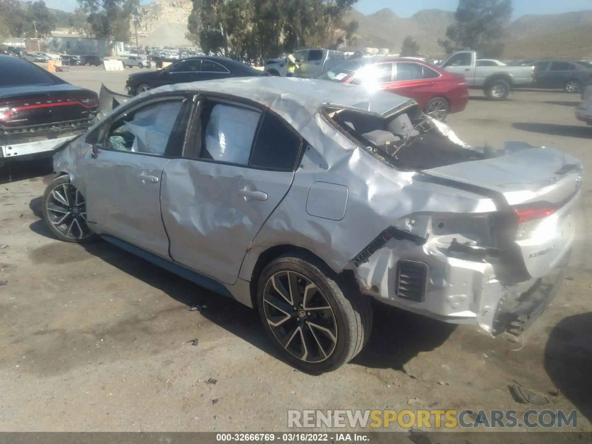 3 Photograph of a damaged car 5YFS4RCE7LP015839 TOYOTA COROLLA 2020