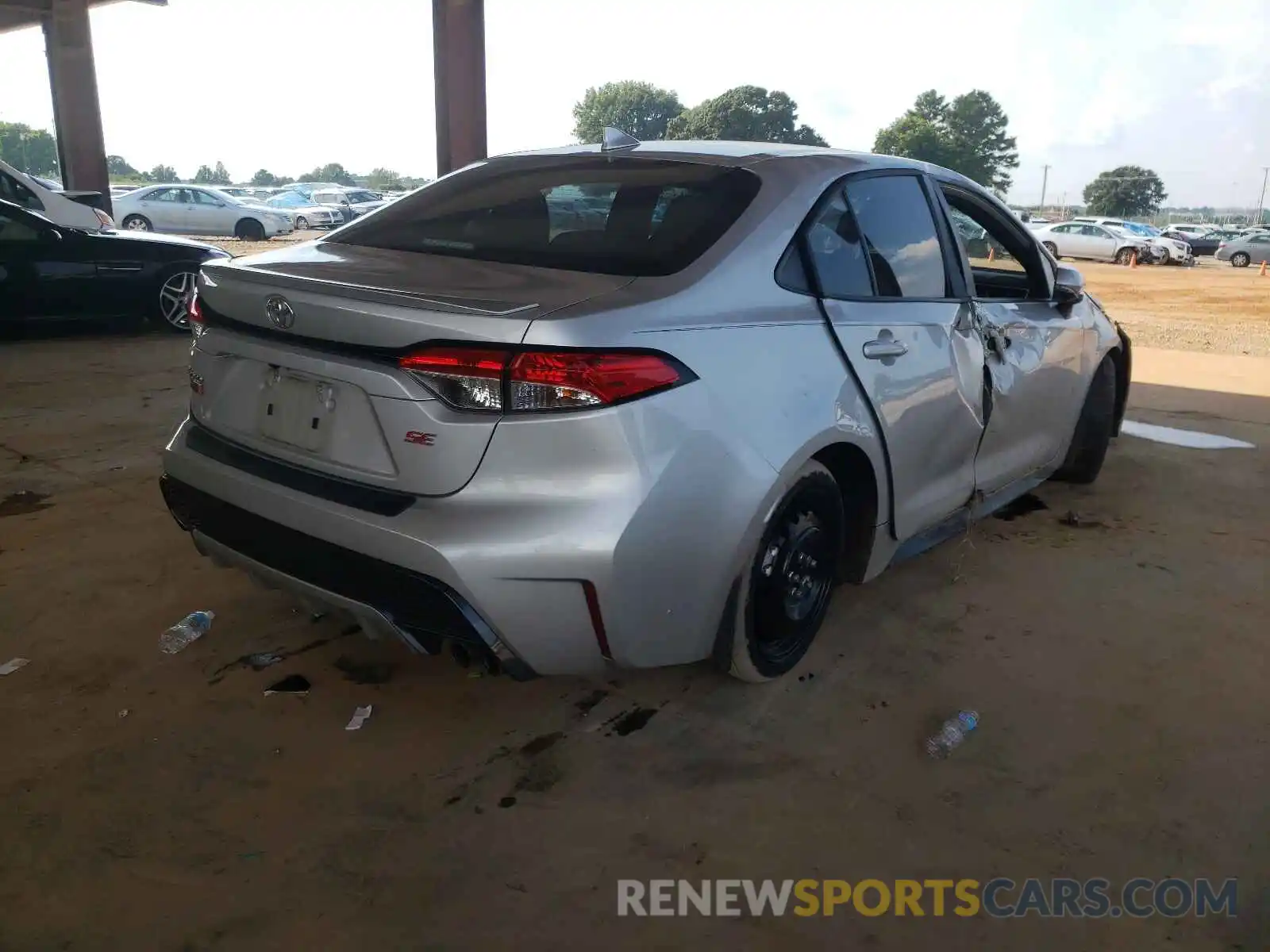 4 Photograph of a damaged car 5YFS4RCE7LP020068 TOYOTA COROLLA 2020