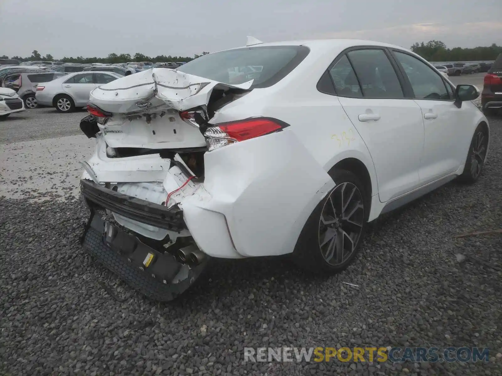 4 Photograph of a damaged car 5YFS4RCE7LP021091 TOYOTA COROLLA 2020