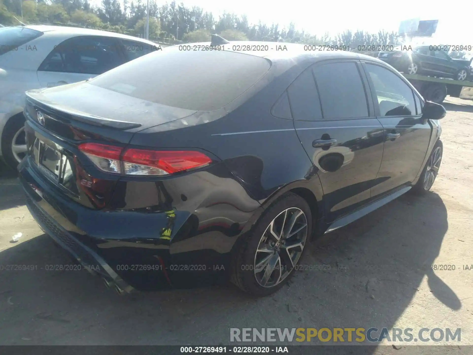 4 Photograph of a damaged car 5YFS4RCE7LP021754 TOYOTA COROLLA 2020