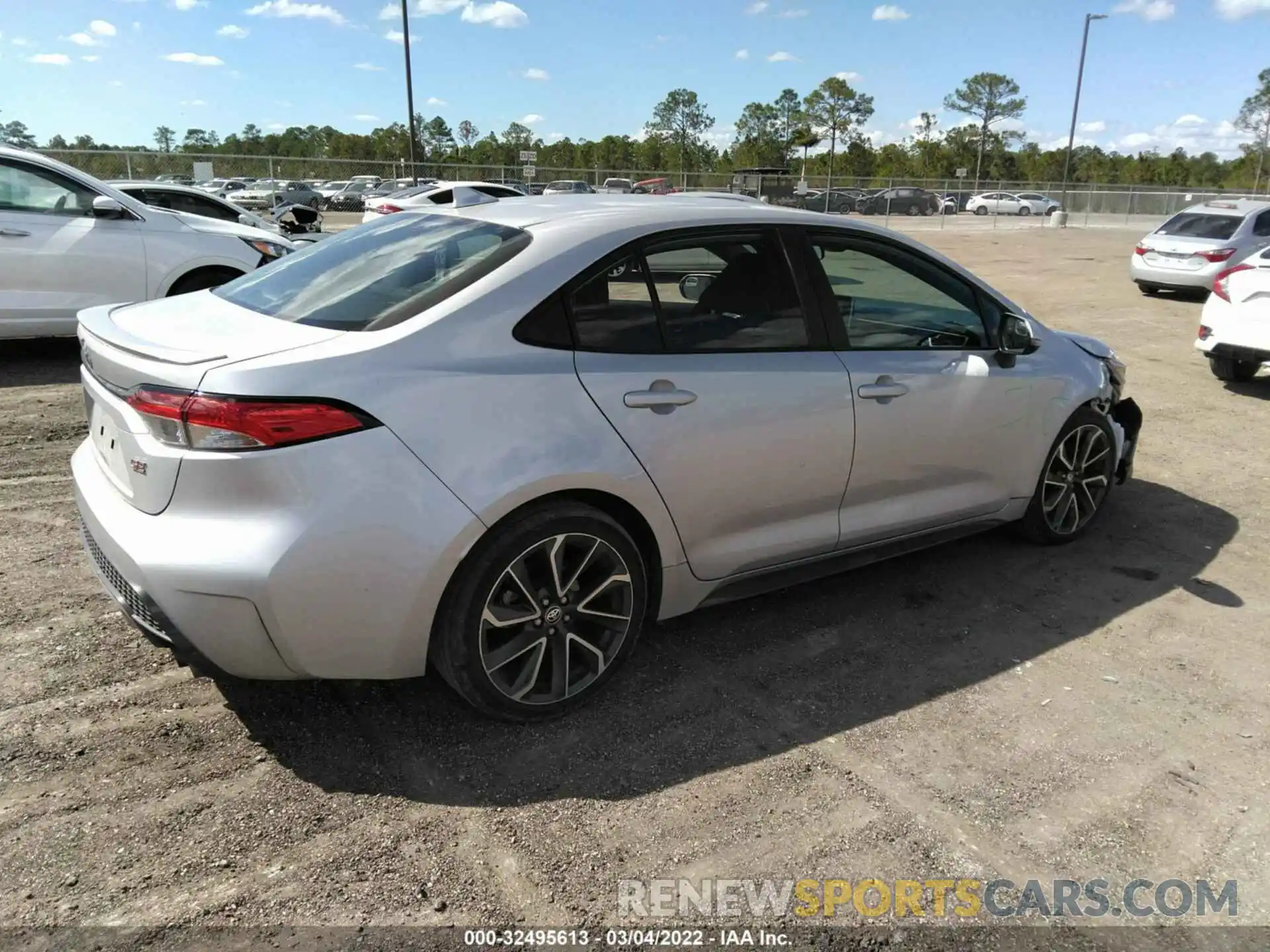 4 Photograph of a damaged car 5YFS4RCE7LP024587 TOYOTA COROLLA 2020