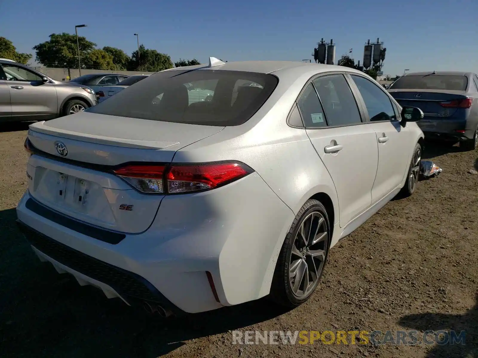 4 Photograph of a damaged car 5YFS4RCE7LP032656 TOYOTA COROLLA 2020