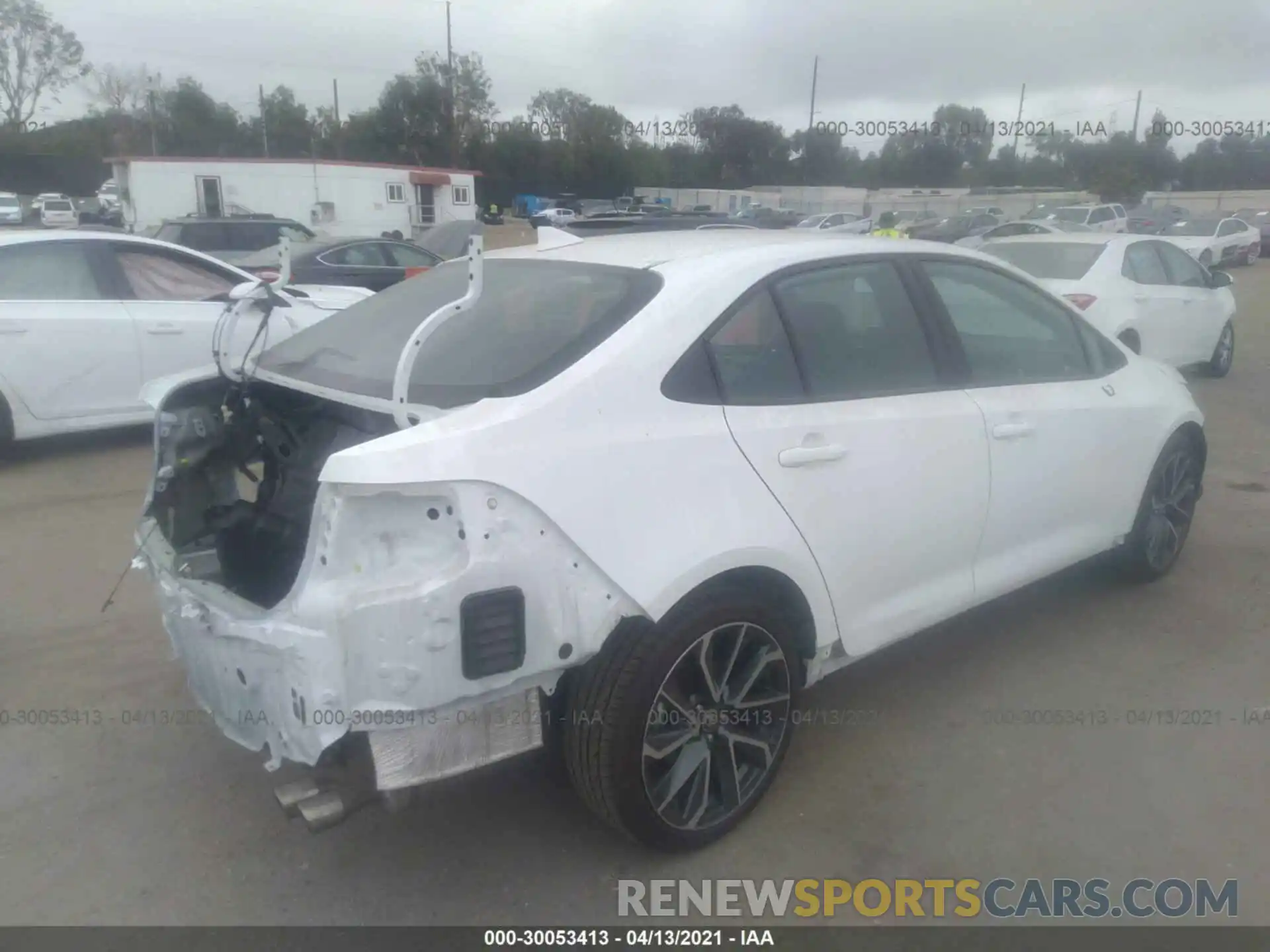 4 Photograph of a damaged car 5YFS4RCE7LP033855 TOYOTA COROLLA 2020