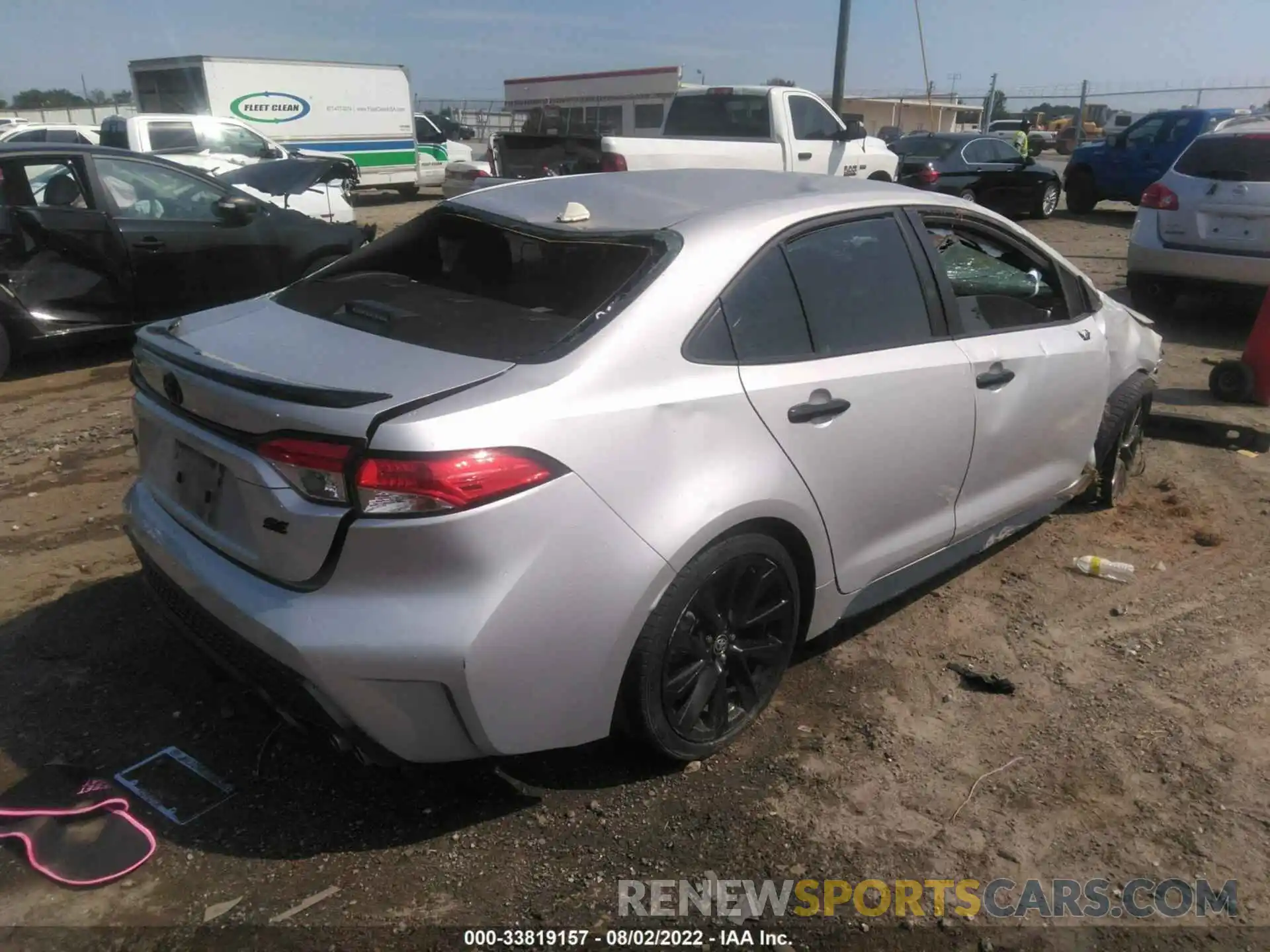 4 Photograph of a damaged car 5YFS4RCE7LP033998 TOYOTA COROLLA 2020